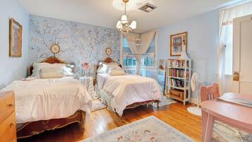 6 bedrooms, iron/ironing board, WiFi, bed sheets