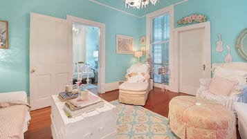 6 bedrooms, iron/ironing board, WiFi, bed sheets