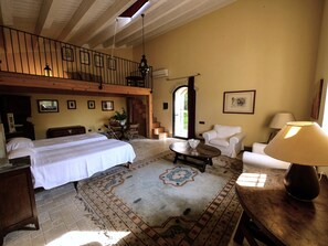 7 habitaciones, tabla de planchar con plancha, wifi y ropa de cama 