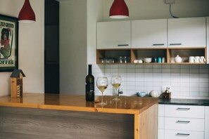 Bar (on property) - Vardeni Guest House w Mountain Views (Hrazdan)