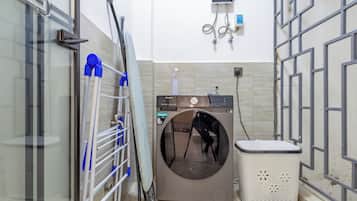 Deluxe Apartment, City View | Interior