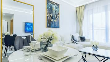 Deluxe Apartment, City View | Interior