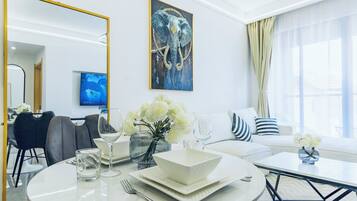 Deluxe Apartment, City View | Interior