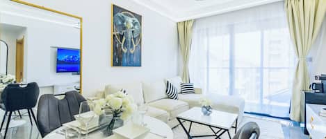 Deluxe Duplex, City View | Living area