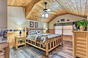 3 bedrooms, iron/ironing board, free WiFi, bed sheets - NEW-Luxury Cabin Near Town w/ Pool & Hot Tub (Gatlinburg)
