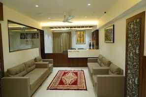 Lobby - Nayaks Sujay Murdeshwar (Murdeshwar)