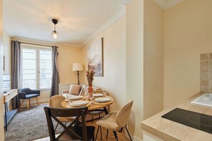 Interior - Charming apartment with AC Center of Paris (Paris)