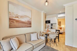 Smart TV, offices - Charming apartment with AC Center of Paris (Paris)