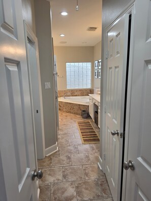 Bathroom - Downtown Skyline View (Houston)