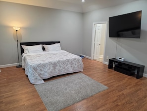 2 bedrooms, desk, iron/ironing board, free WiFi - Downtown Skyline View (Houston)