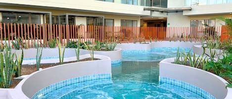 屋外プール、温水プール