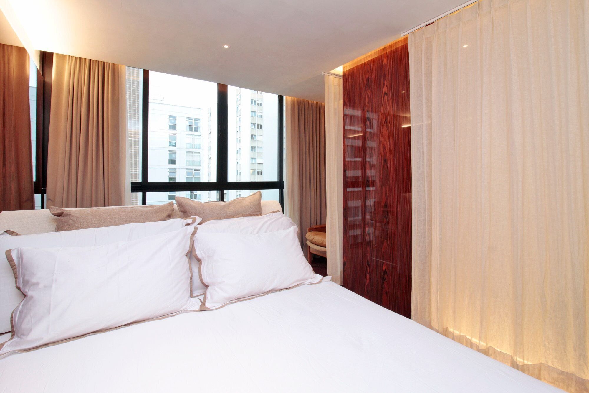 Apartamento | Cortinas blackout, ferros/tábuas de passar roupa, Wi-Fi de cortesia