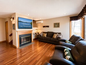Smart-TV, Kamin, Tischtennisplatte