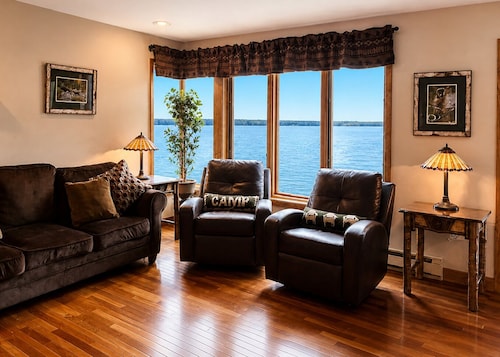 Lake Winni Fall Escape:  Fall Colors, Sunrise & Sunset Lake Views