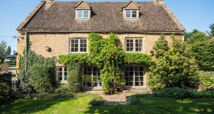 Idyllic cottage straight out of The Holiday!
