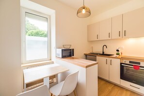 Mikrovågsugn, ugn och kaffe- och tebryggare