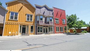 A row of colorful buildings with large windows and a clear street in front. - Parkside Suite: Downtown Jacksonville (Jacksonville)