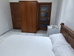 1 camera, ferro/asse da stiro, Wi-Fi, lenzuola