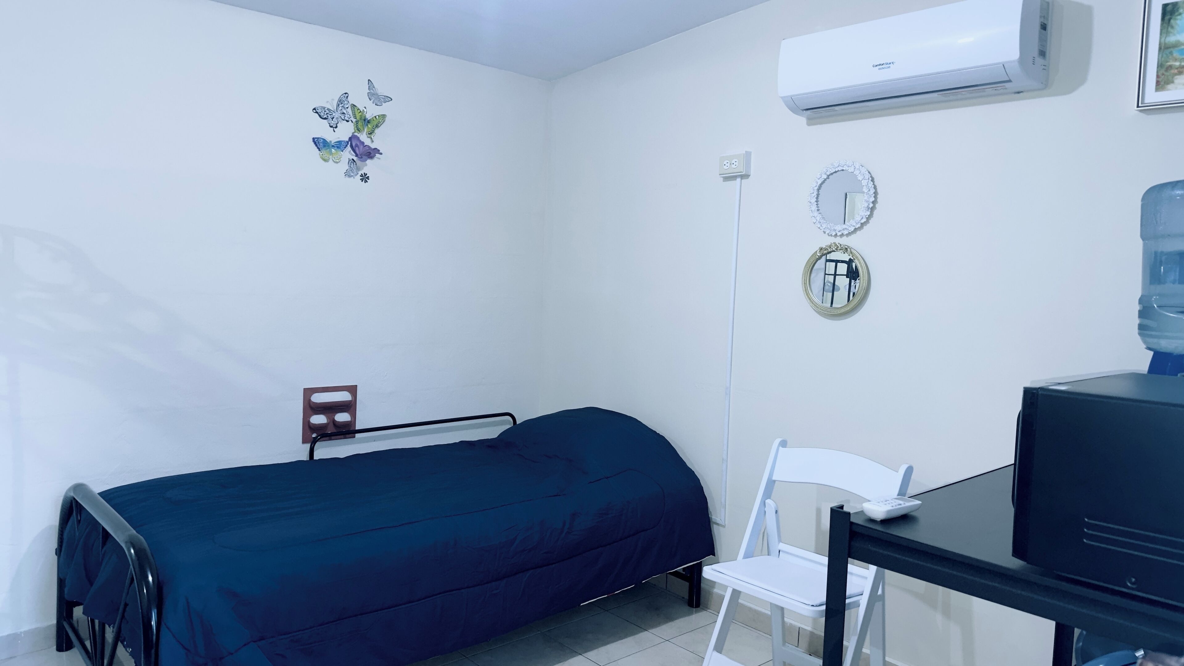 2 Beds: 1 Double And 1 Single, Swing, Pool Sometimes. - San Salvador