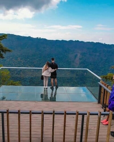 2 beds: 1 double and 1 single, swing, pool sometimes.