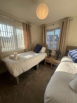 Room - Cozy 3BR Chester Home | Sleeps 6 | Free Parking (Cheshire West and Chester)