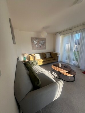 Living area - Cozy 3BR Chester Home | Sleeps 6 | Free Parking (Cheshire West and Chester)
