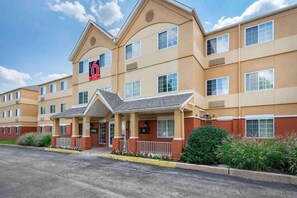 Exterior - 2 Full Beds | Non-Smoking, Kitchen (Philadelphia)