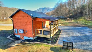 Exterior - Peaceful Porch | Perfect Nature Experience (Cosby)