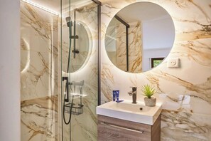 Hair dryer, towels - Superb Apartment Trocadero Tour Eiffel (Paris)