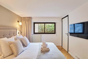 2 bedrooms, desk, iron/ironing board, travel cot - Superb Apartment Trocadero Tour Eiffel (Paris)