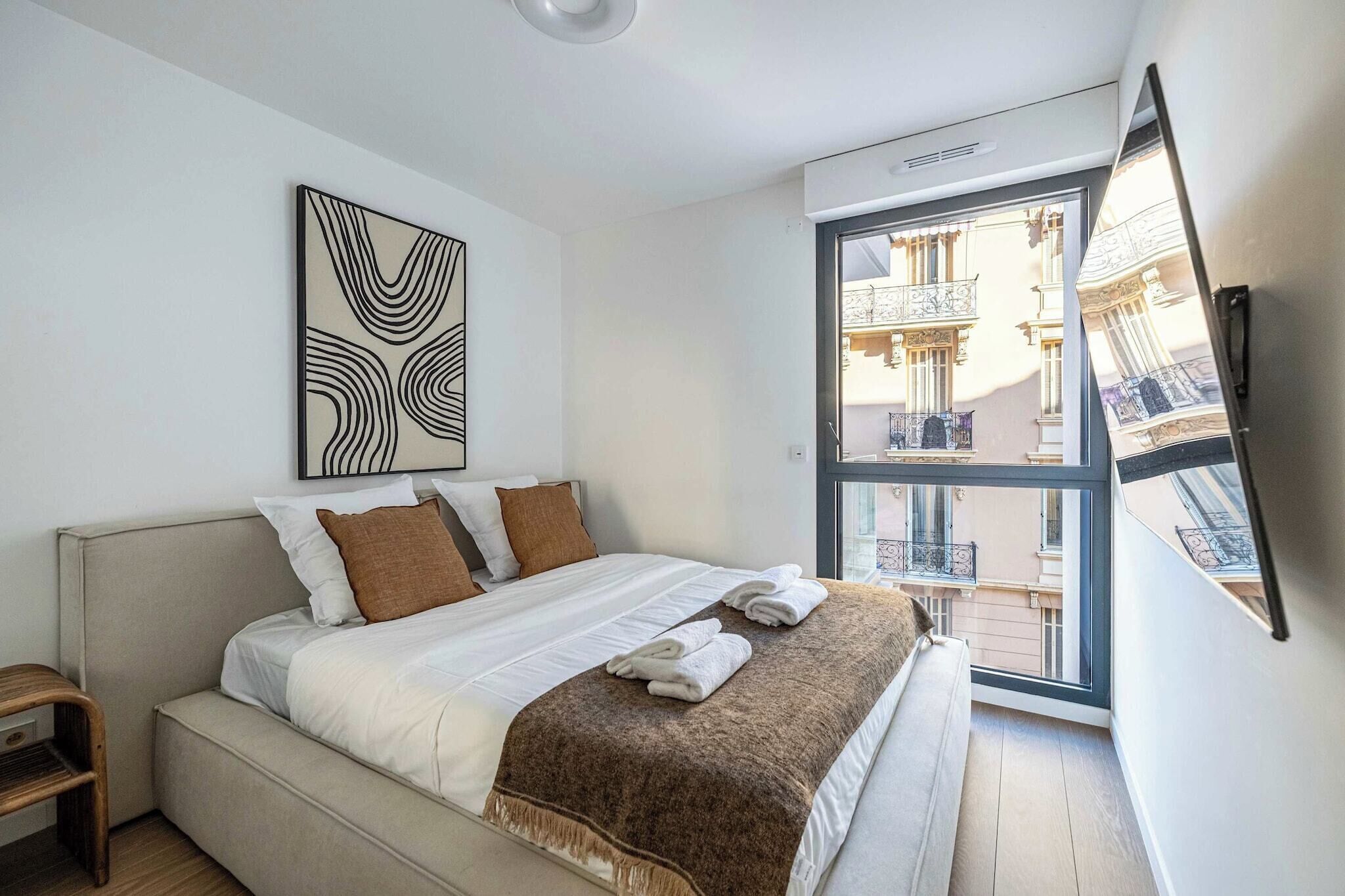 1 bedroom, desk, iron/ironing board, Internet