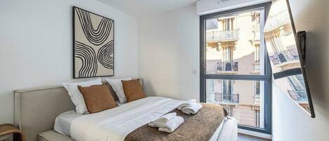1 bedroom, desk, iron/ironing board, Internet
