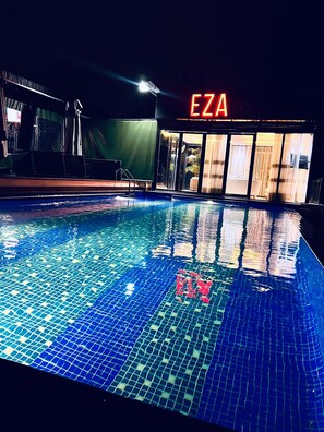 Outdoor pool - Eza Hotel (Kigali)