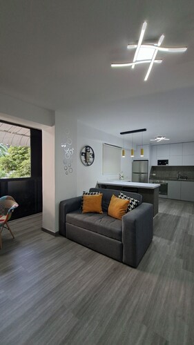 Cómodo apt en los palos grandes, excelente locación