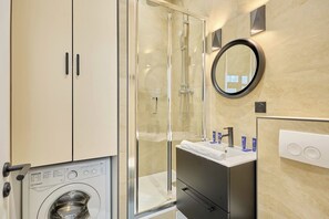 Hair dryer, towels - Charming Apartment - Paris Pere Lachaise (Paris)