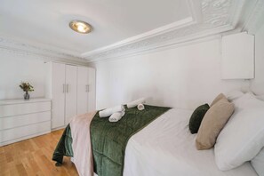 Iron/ironing board, WiFi - Deluxe Mezzanine (London)
