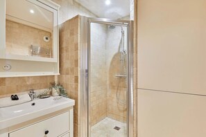 Hair dryer - Lovely apartement  with AC - Center of Paris (Paris)