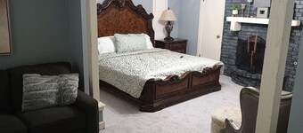 Fabulous 3-bedroom house with hot tub and pool table