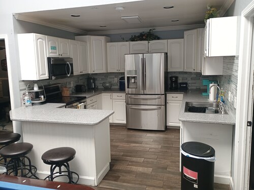 Fabulous 3-bedroom house with hot tub and pool table