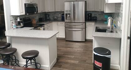 Fabulous 3-bedroom house with hot tub and pool table