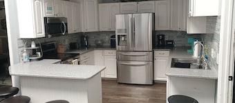 Fabulous 3-bedroom house with hot tub and pool table
