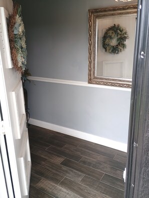 Interior - Fabulous 3-bedroom house with hot tub and pool table (Oklahoma City)