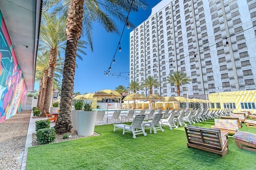 Premium King | Strip View | Vegas