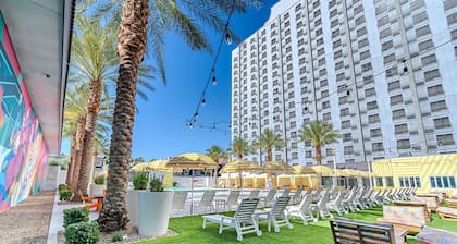Premium King | Strip View | Vegas