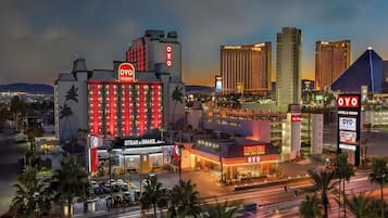 A hotel with a prominent OYO sign, a steakhouse, and a Hooters restaurant.