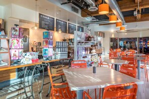 Dining - Pet Friendly King | Las Vegas Stay (Las Vegas NV)