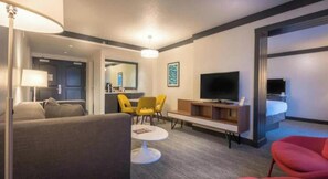 Smart TV - Pet Friendly King | Las Vegas Stay (Las Vegas NV)