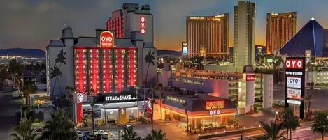A hotel with a prominent OYO sign, a steakhouse, and a Hooters restaurant.