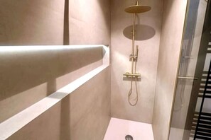 Shower - Luxury apartment with sea view (Westende)