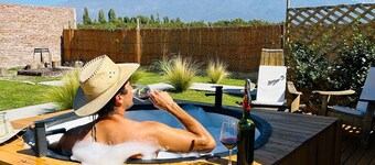 Serene 1-bedroom villa with private open air hottub in charming La Consulta